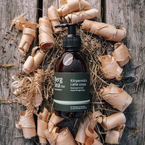 Body milk lake water & stone pine